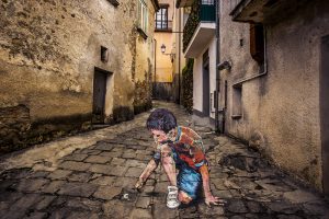 Street-Art-Boy-with-Marble-Italy
